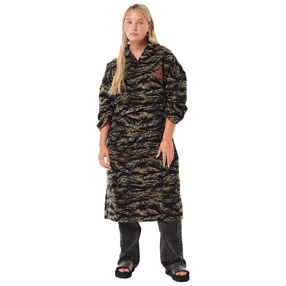 Major Chillin Fleece Poncho 2024